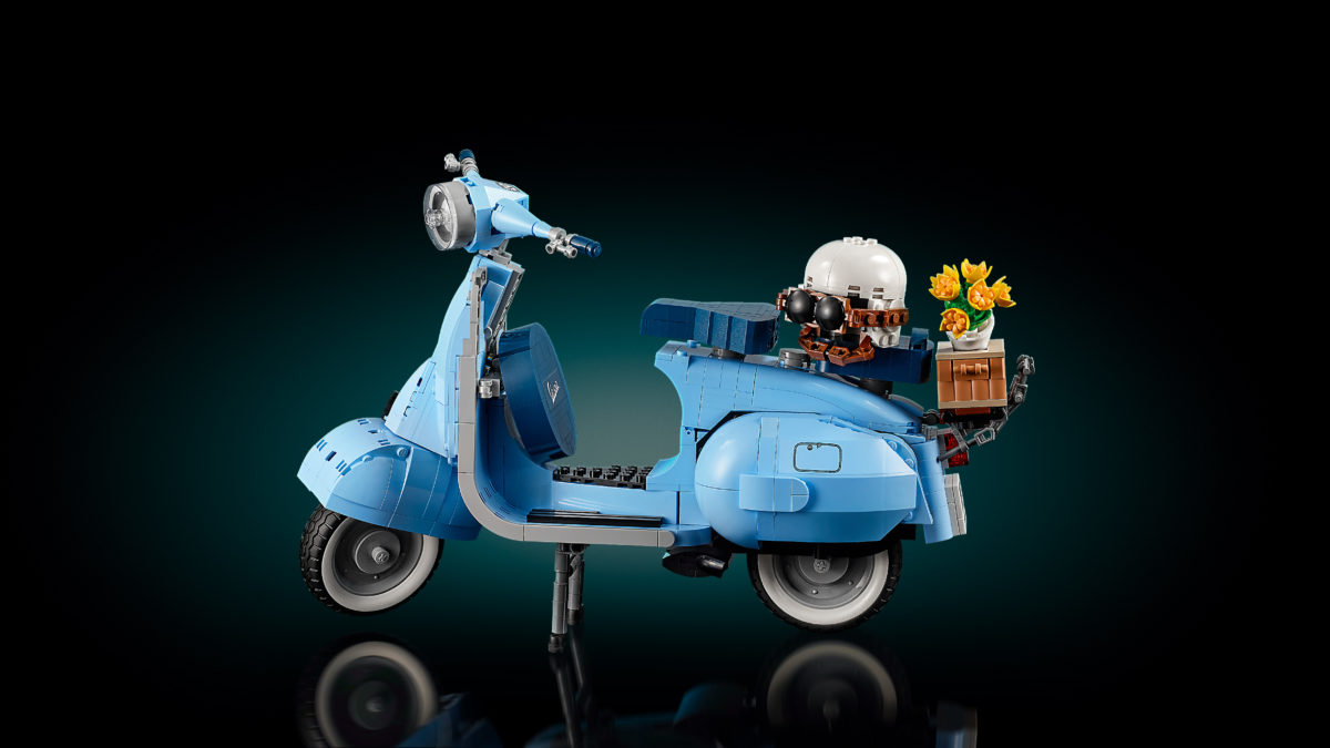 LEGO Creator Expert 10298 Vespa 125 scooter 04