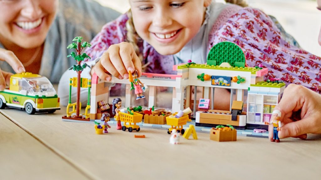 LEGO Friends 41729 Organic Grocery Store lifestyle featured 1024x576