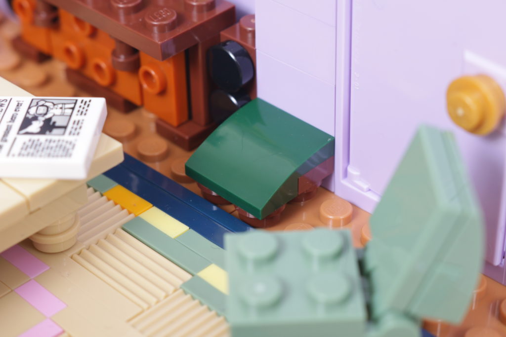 LEGO Creator Expert 10292 Friends Apartments references 1