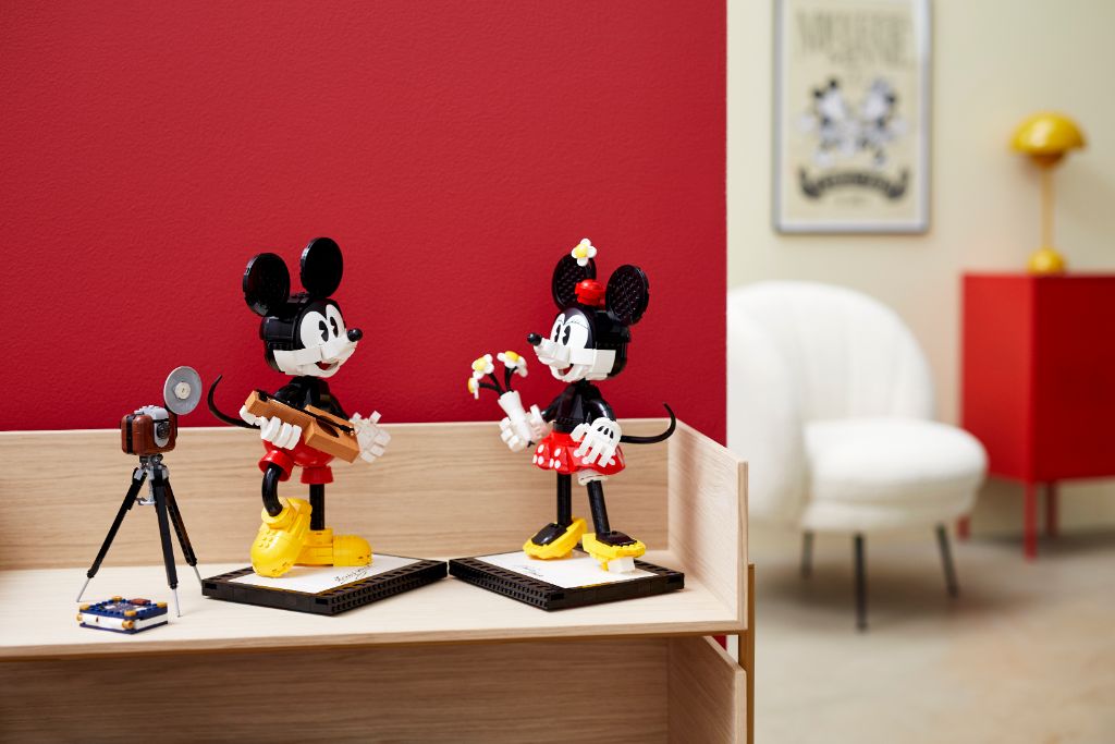 LEGO Disney 43179 Mickey Mouse and Minnie Mouse Buildable Characters 46