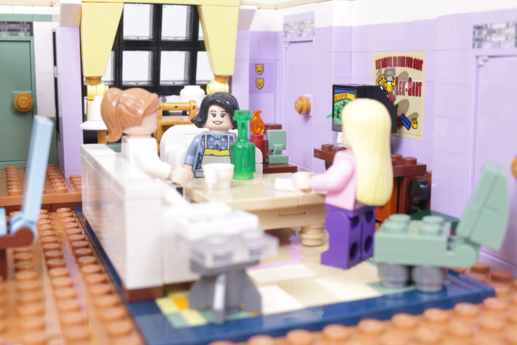 LEGO Creator Expert 10292 Friends Apartments review 37