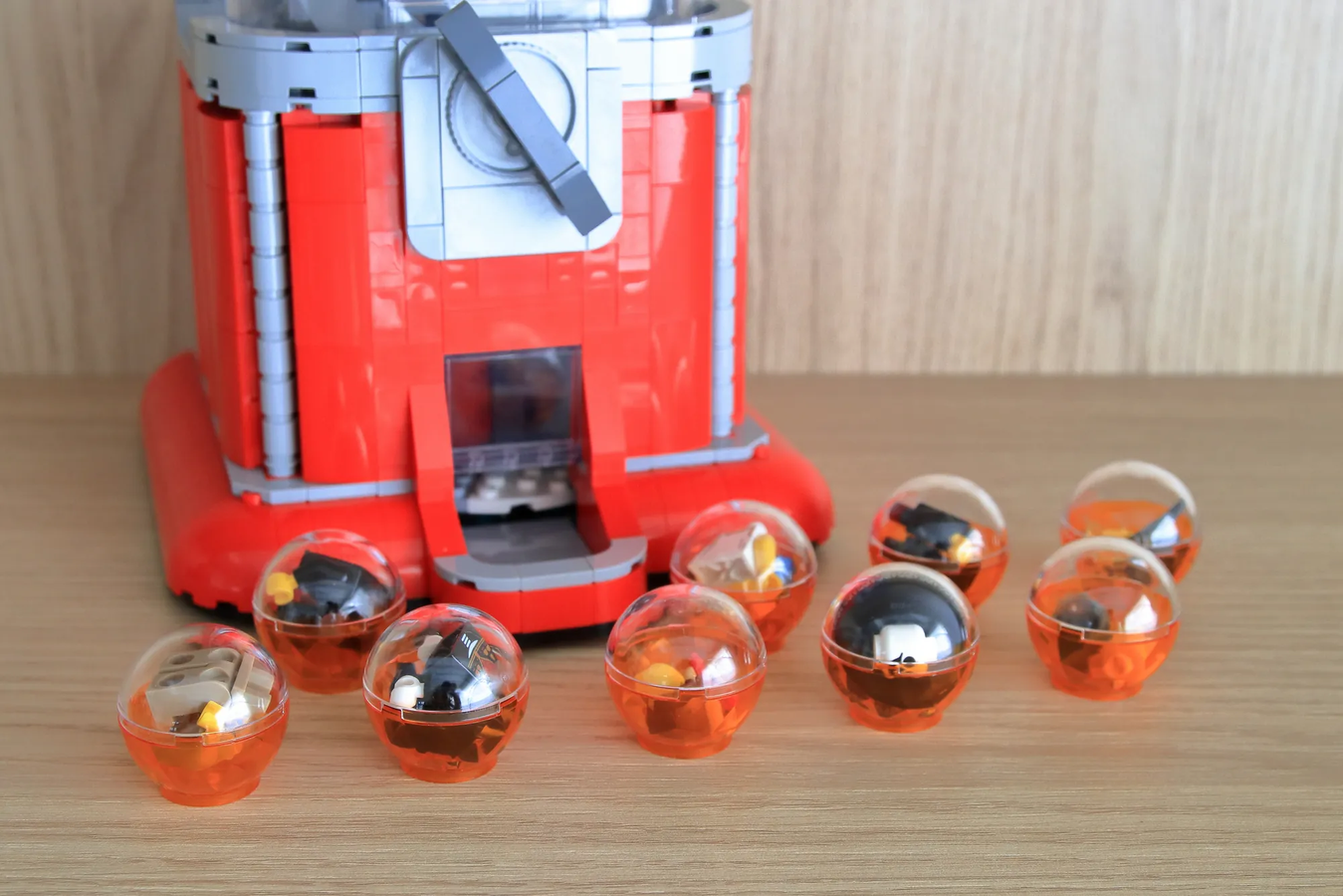 LEGO Ideas Minifigure Gumball Machine 2