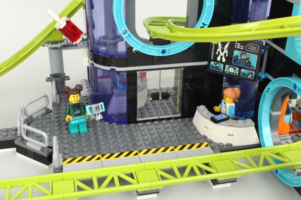 lego city 60421 Robot World Roller Coaster Park review 18 1024x683