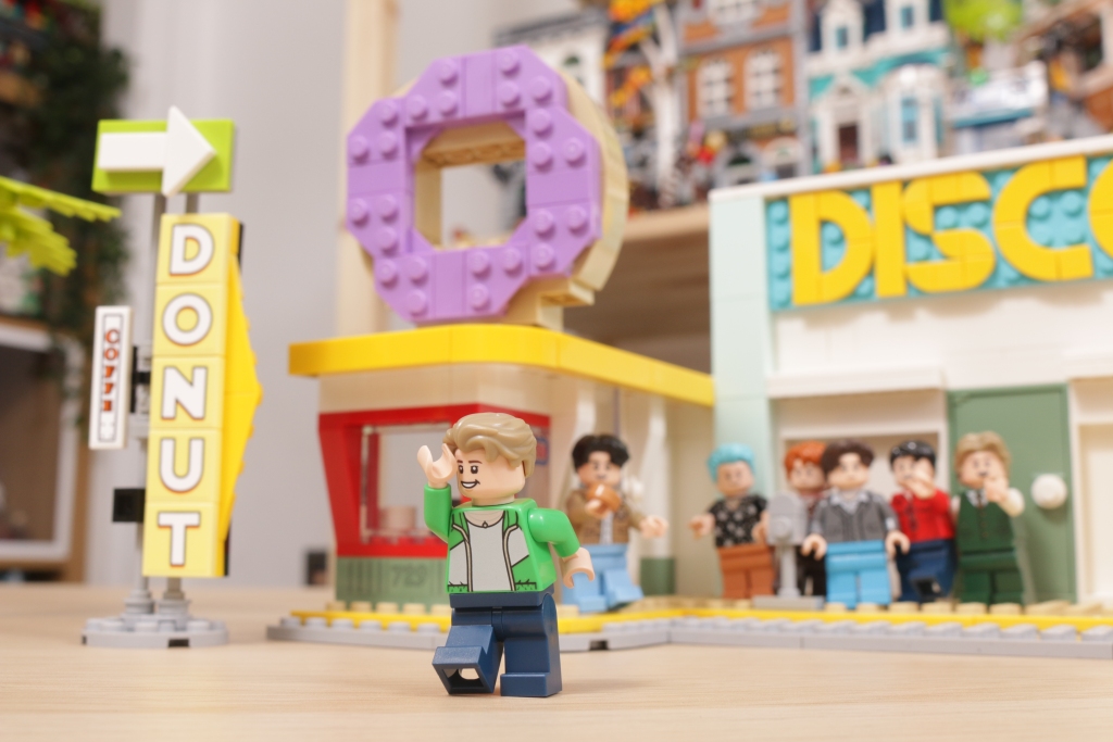 LEGO Ideas 21339 BTS Dynamite Bangtan Boys Jin Suga j hope RM Jimin V Jung Kook review 31 1024x683