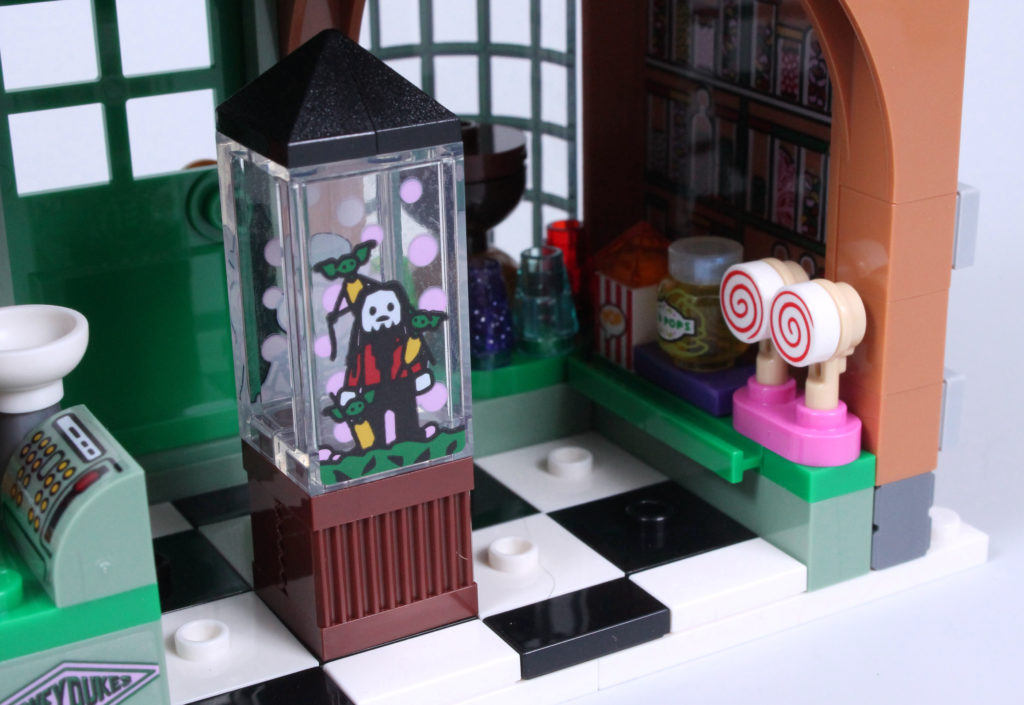 LEGO Harry Potter 76388 Hogsmeade Village Visit review 8