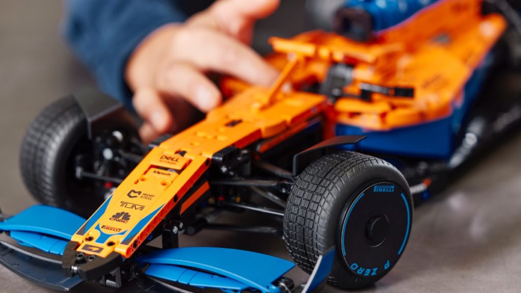 LEGO Technic 42141 McLaren Formula 1 Race Car featured 2 1024x576