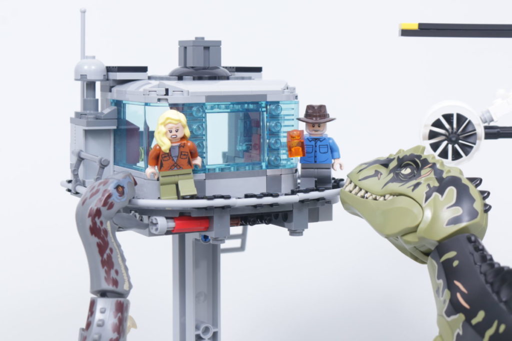LEGO Jurassic World 76949 Gigantosaurus Therizinosaurus Attack review 3 1024x683