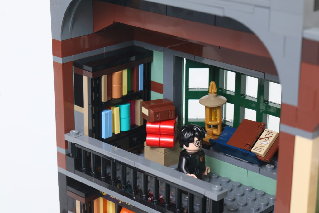 LEGO Harry Potter 75978 Diagon Alley review 52