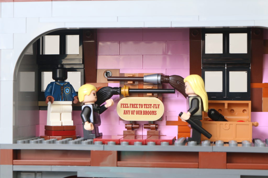 LEGO Harry Potter 75978 Diagon Alley review 65