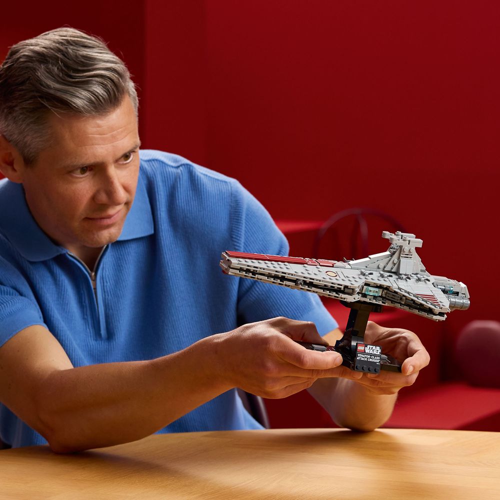 LEGO Star Wars 75441 Venator Class Attack Cruiser 4