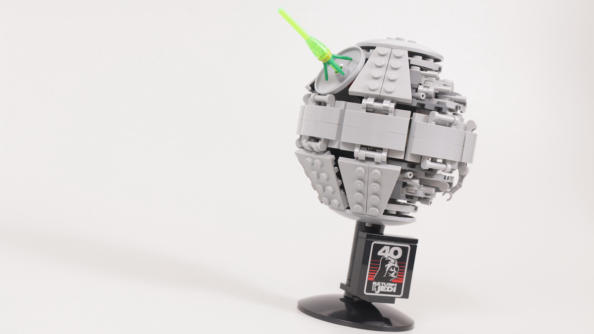 This is the LEGO May the 4th gift-with-purchase you are looking for