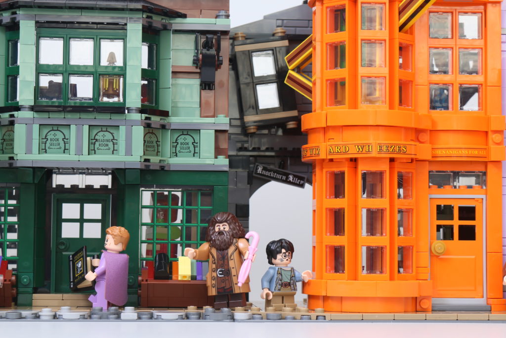 LEGO Harry Potter 75978 Diagon Alley review 3