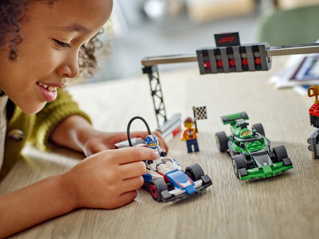 LEGO City 60474 F1 Grid with VCARB Sauber Race Cars 3 1024x768