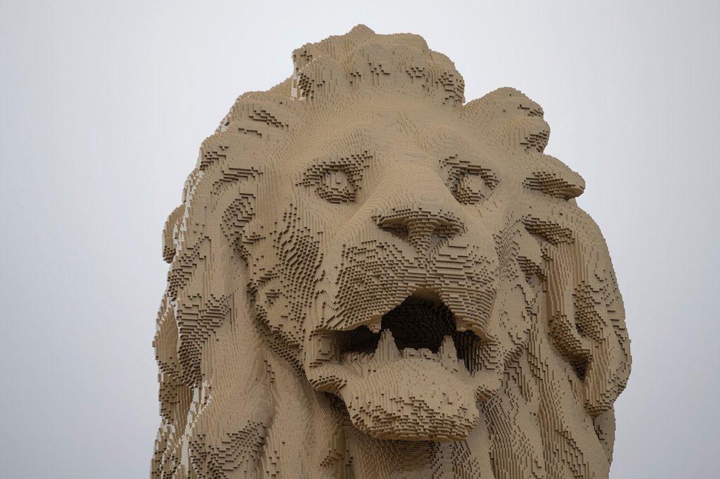 LEGO Hungary lion statue bridge 3 1024x682