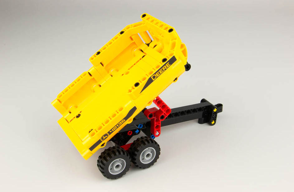 LEGO Technic 42136 John Deere 9620R 4WD Tractor 27