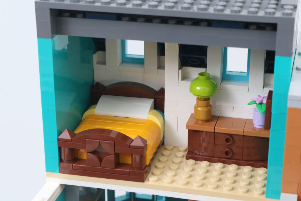 LEGO Creator Expert 10270 Bookshop review 21