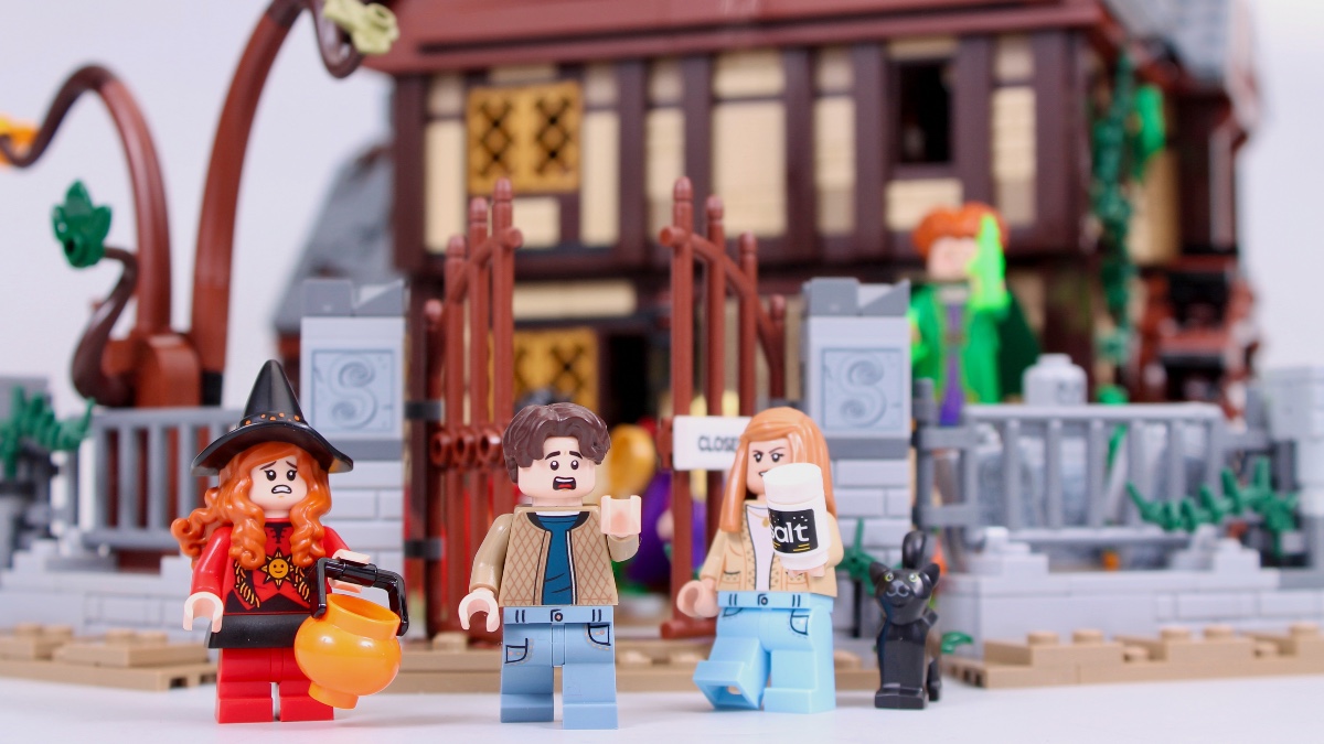 LEGO Ideas 21341 Disney Hocus Pocus: The Sanderson Sisters’ Cottage review