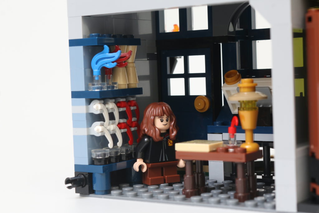 LEGO Harry Potter 75978 Diagon Alley review 84