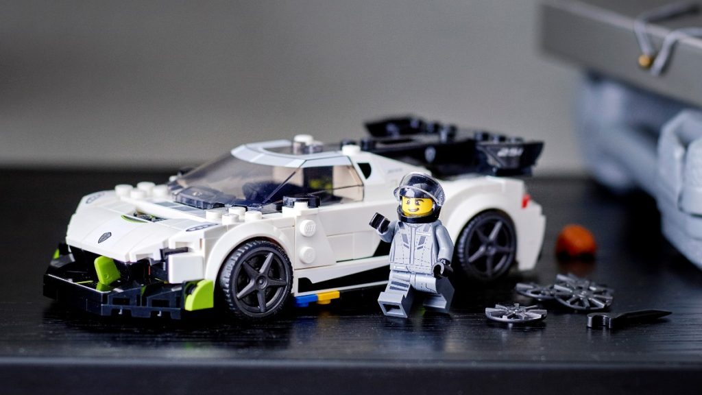 lego 76900 Koenigsegg Jesko lifestyle resized featured 1024x576