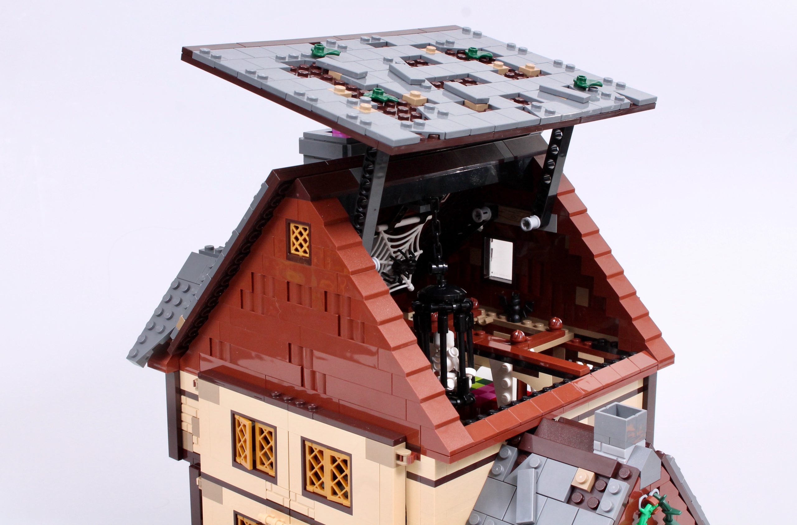 LEGO Ideas 21341 Disney Hocus Pocus The Sanderson Sisters Cottage review 17 scaled