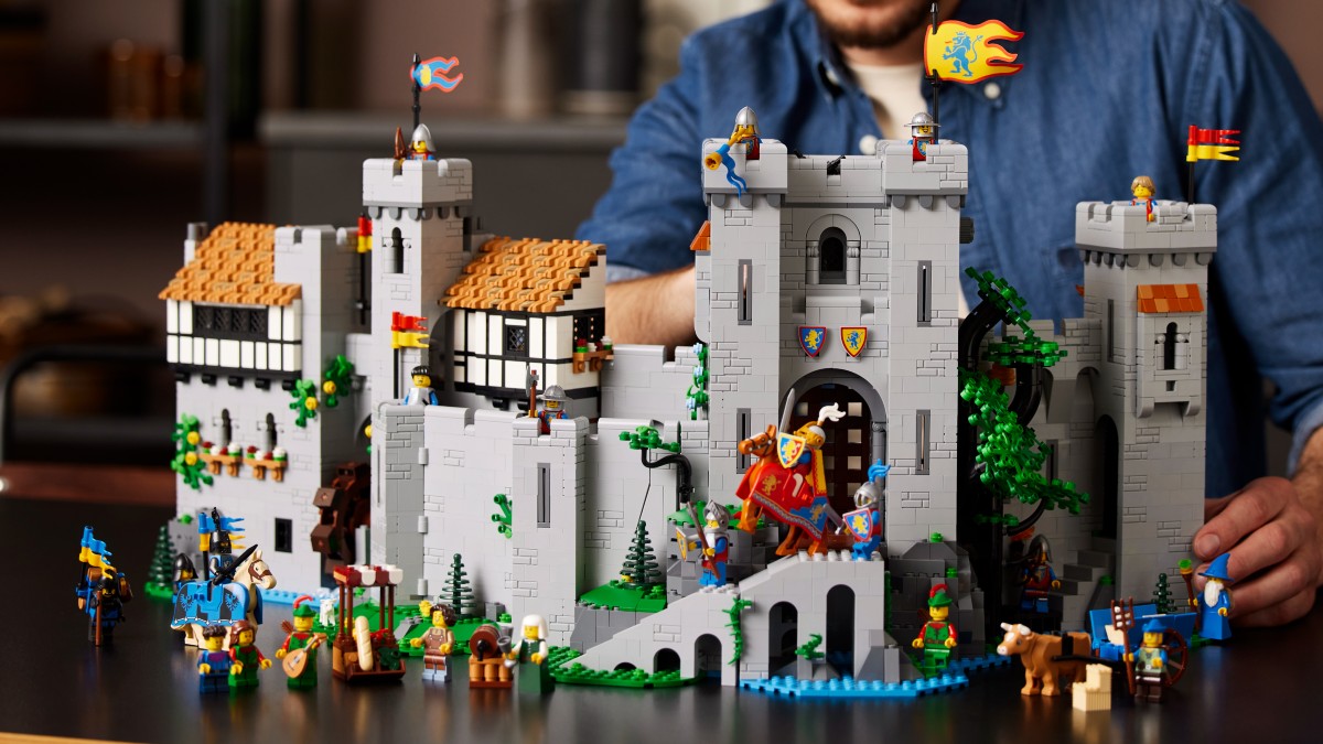 Get £25 / €30 off LEGO 10305 Lion Knights' Castle & 51515 Robot Inventor