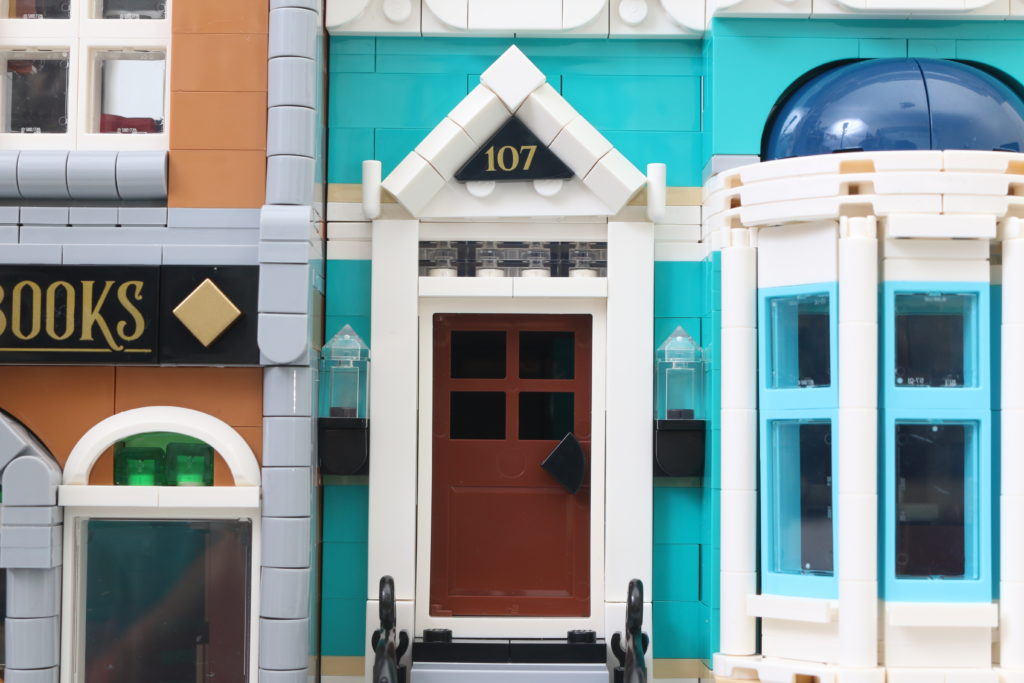 LEGO Creator Expert 10270 Bookshop review 35