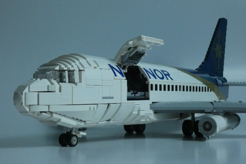 LEGO Ideas Nolinor Boeing 737 200 2