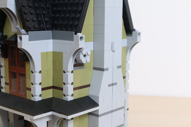 LEGO Fairground Collection 10273 Haunted House review 35
