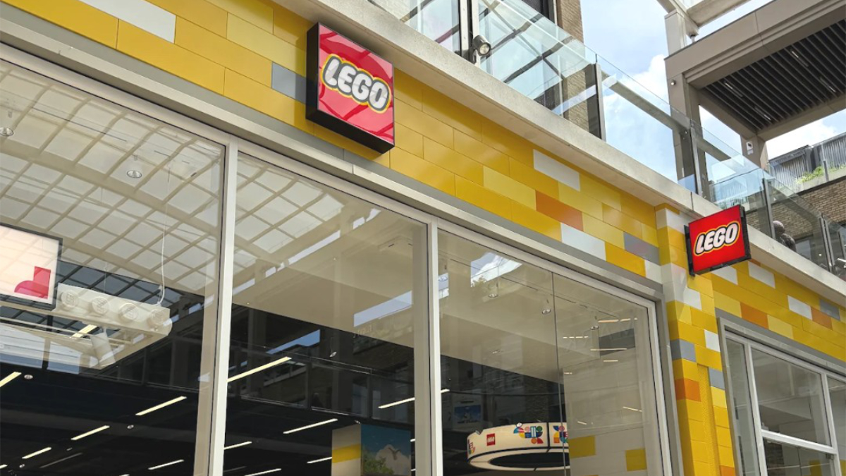 LEGO Store Oxford welcomes its visitors with multiple GWPs