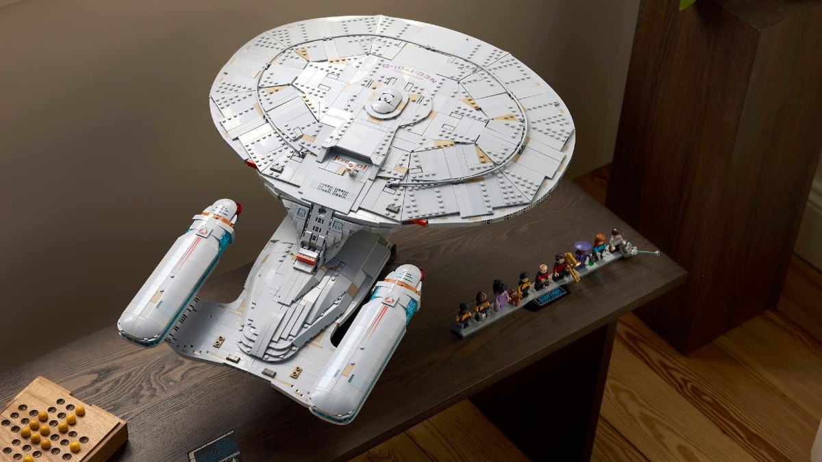 Misspelling spotted in first LEGO Star Trek set