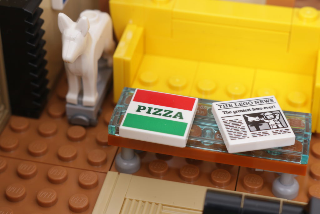 LEGO Creator Expert 10292 Friends Apartments references 7
