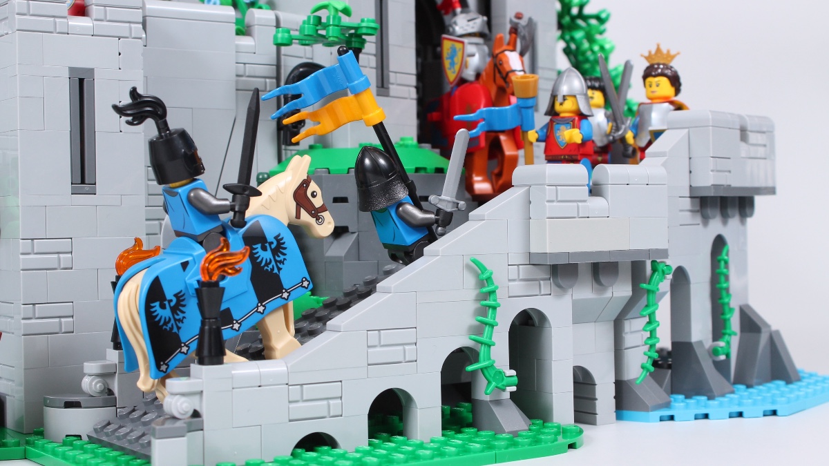 Fixing the biggest issue with LEGO Icons 10305 Lion Knights’ Castle