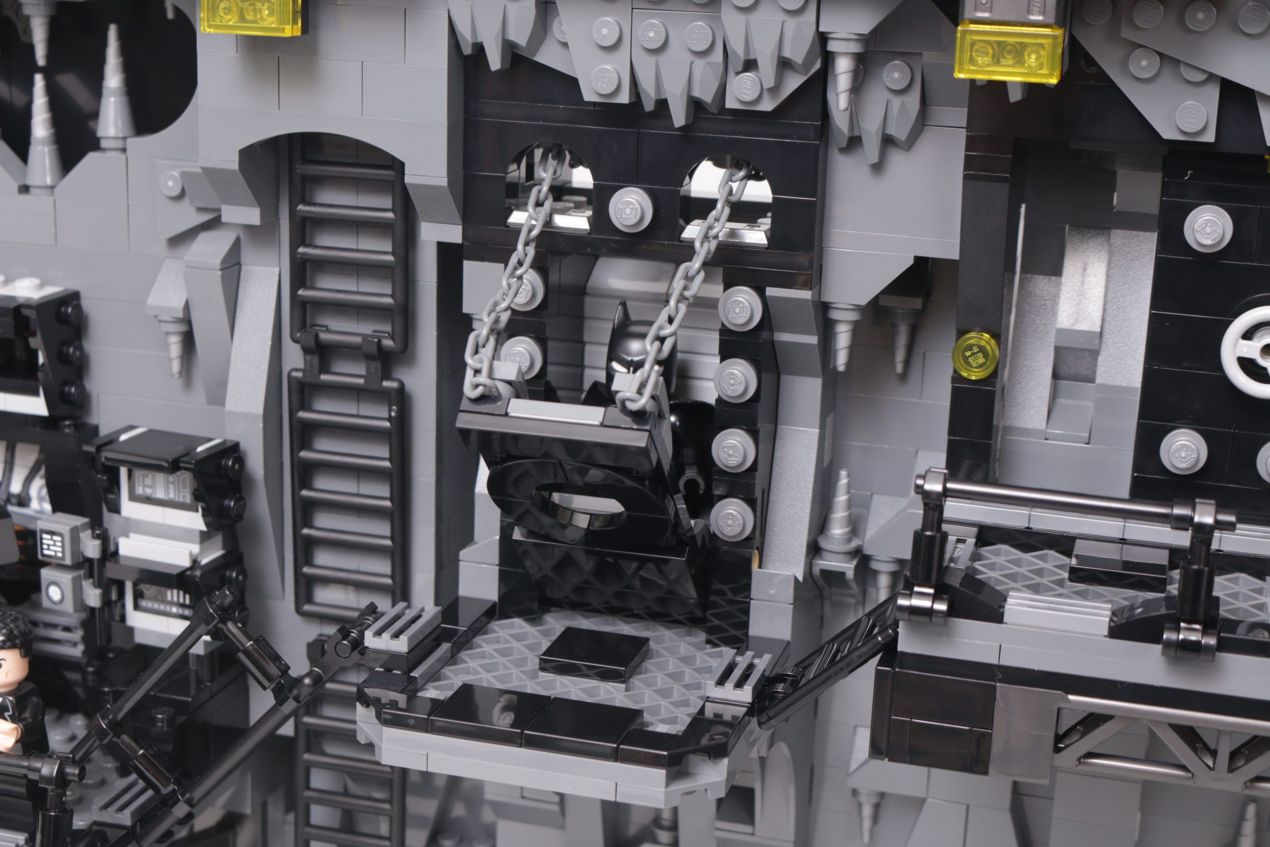 LEGO Batman 76252 Batcave – Shadow Box review 32 scaled