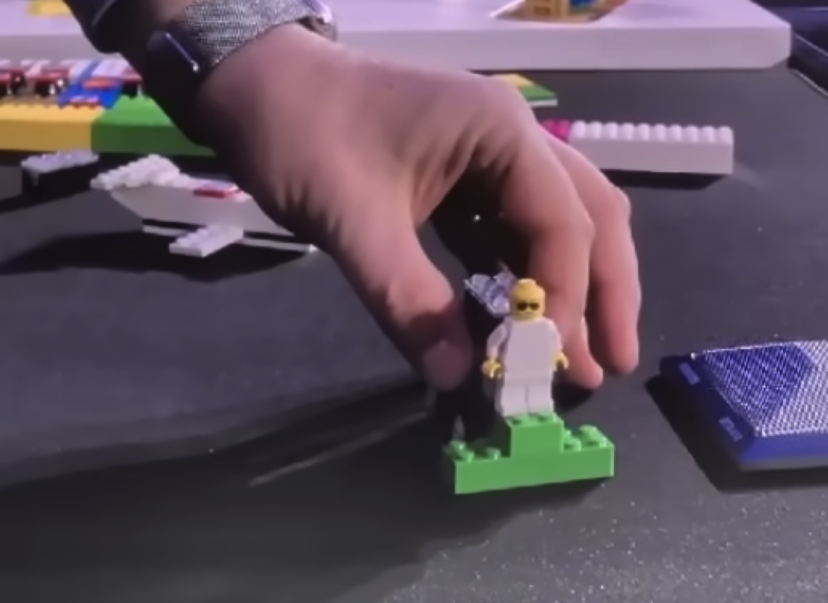 Beyond the Brick LEGO SMART Brick at CES 3 1200x874