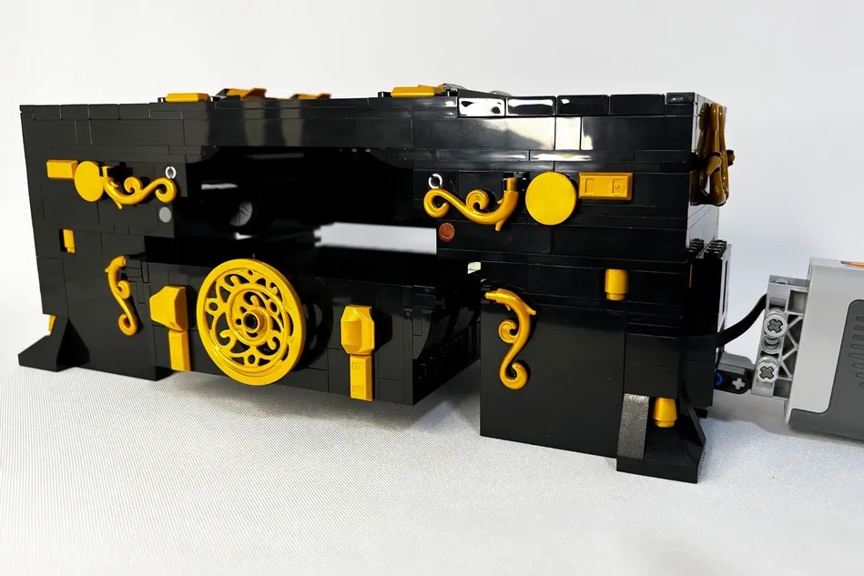 LEGO Ideas Working Ornate Card Shuffler 6
