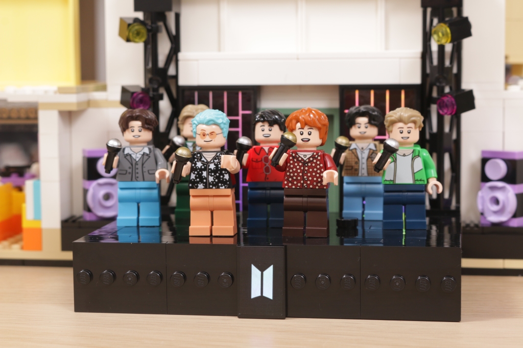 LEGO Ideas 21339 BTS Dynamite Bangtan Boys Jin Suga j hope RM Jimin V Jung Kook review 2 1024x683