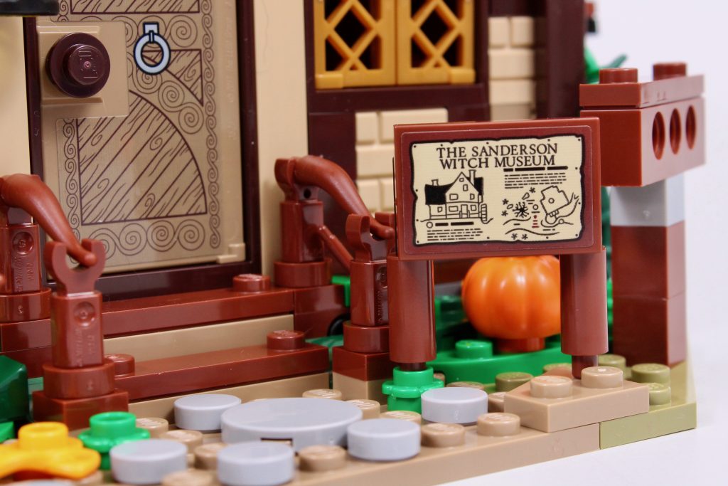 LEGO Ideas 21341 Disney Hocus Pocus The Sanderson Sisters Cottage review 15 1024x683