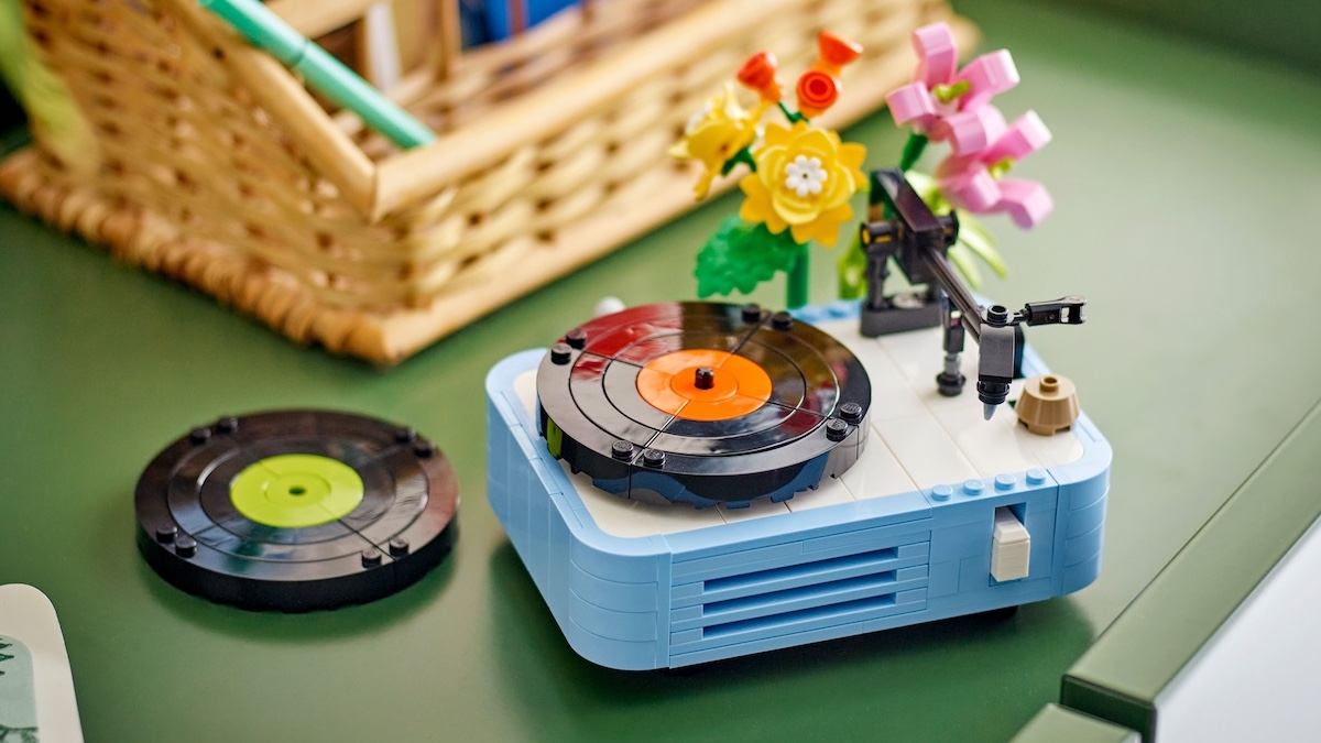 LEGO Creator 3-in-1 31172 Record Player with Flowers revealed