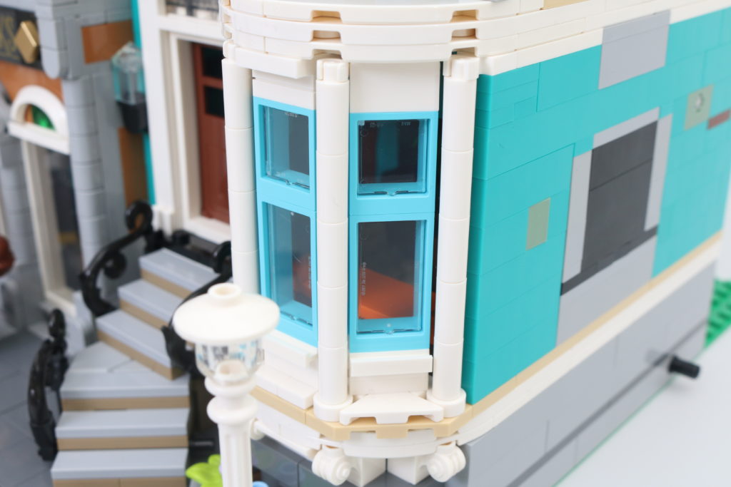 LEGO Creator Expert 10270 Bookshop review 39