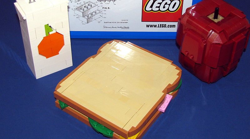 Brick Pic of the Day: LEGO lunch