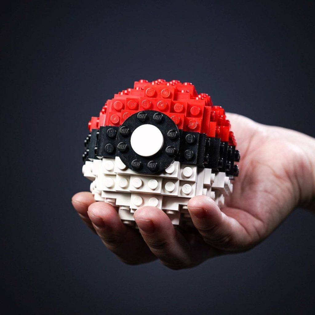Bricker Builds LEGO Poke Ball 1024x1024