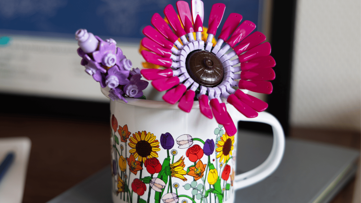 LEGO Botanicals gains a second vase, in mug form