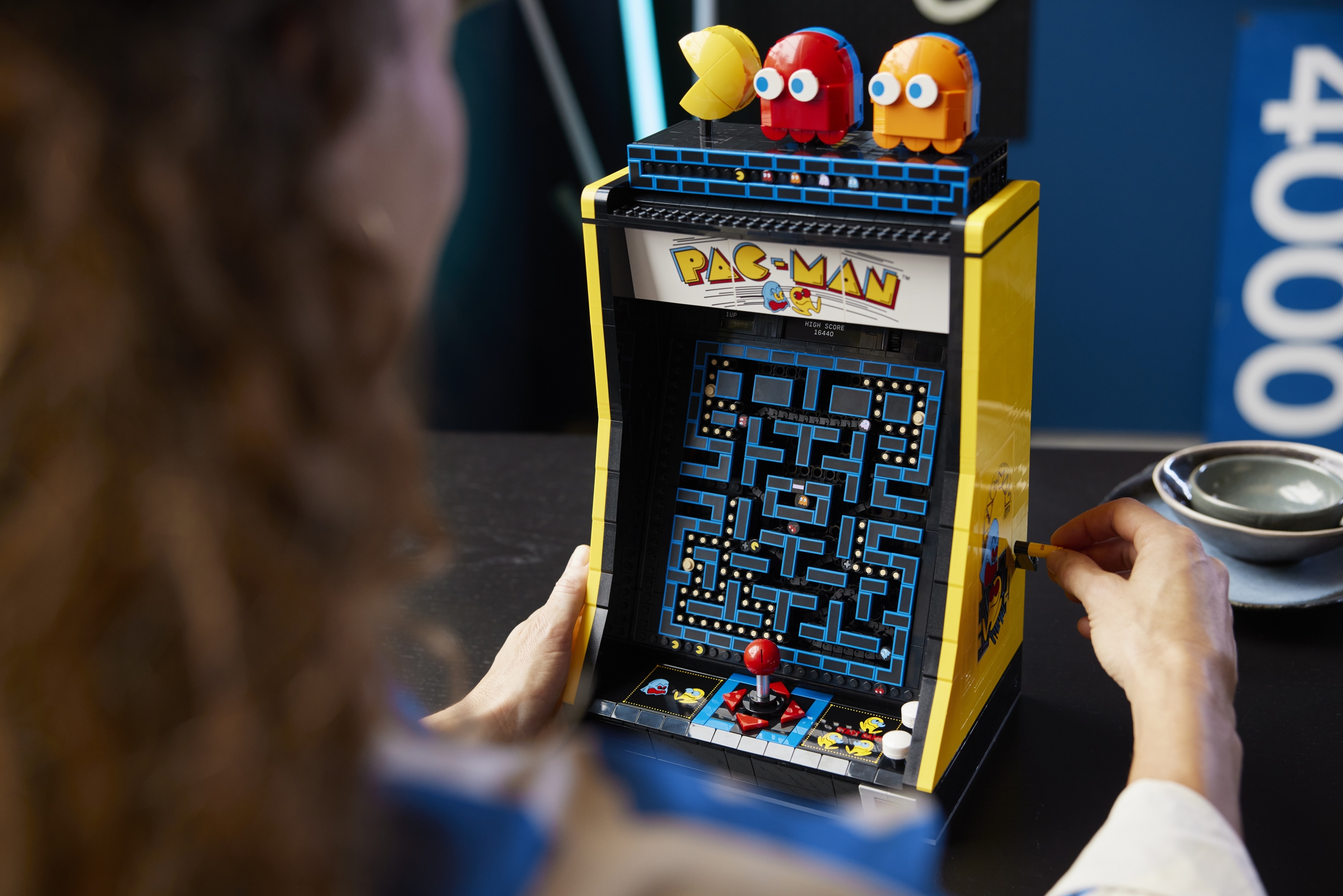 LEGO Icons 10323 PAC MAN Arcade 12 scaled