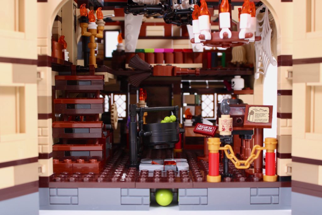 LEGO Ideas 21341 Disney Hocus Pocus The Sanderson Sisters Cottage review 38 1024x683