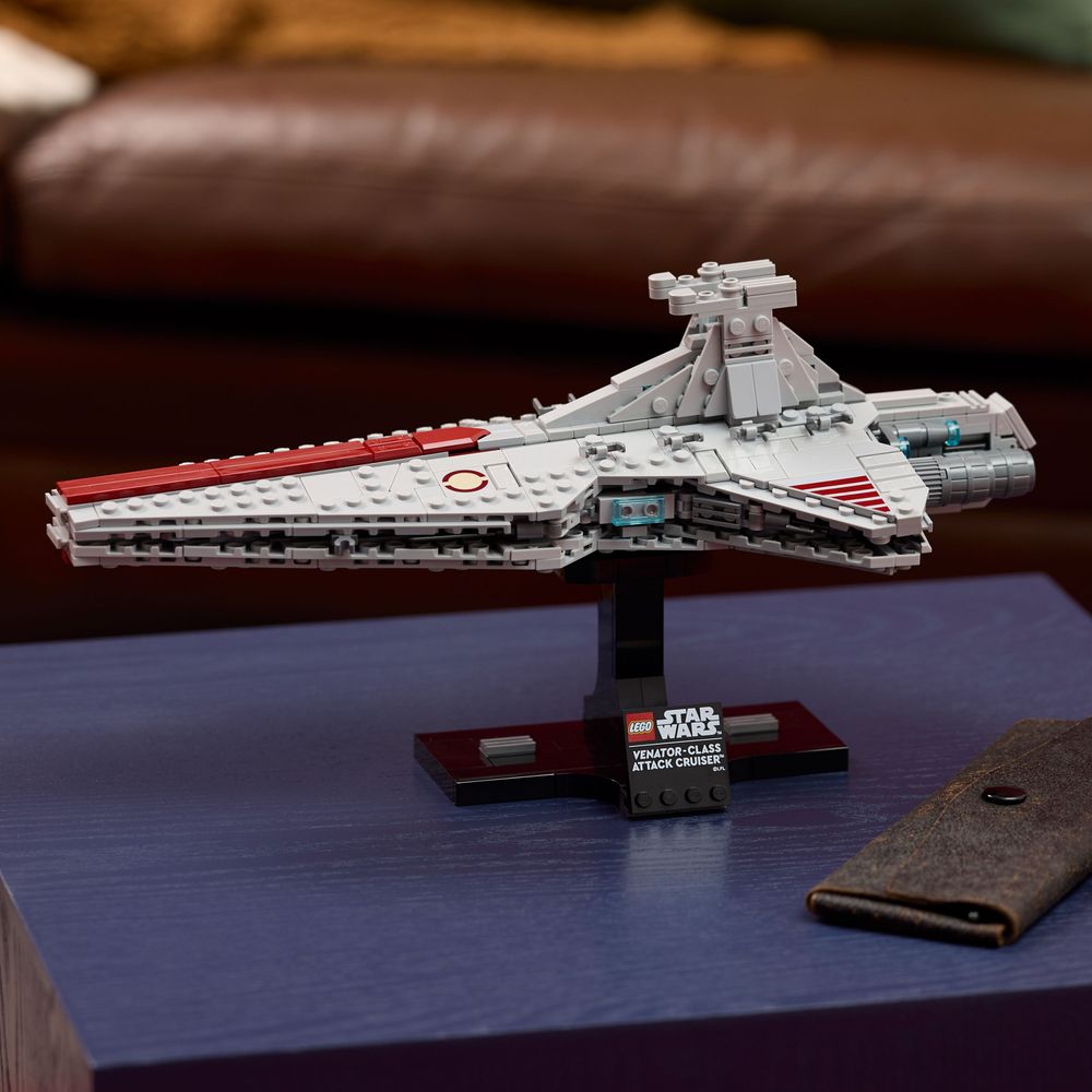 LEGO Star Wars 75441 Venator Class Attack Cruiser 6
