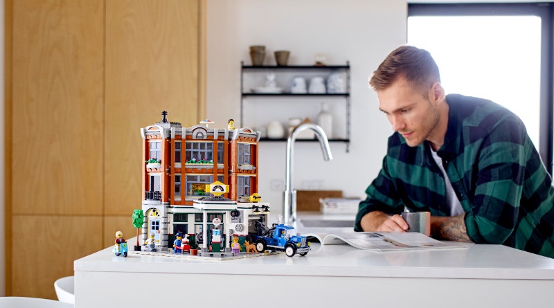 LEGO Creator Expert 10264 Corner Garage: First Impressions