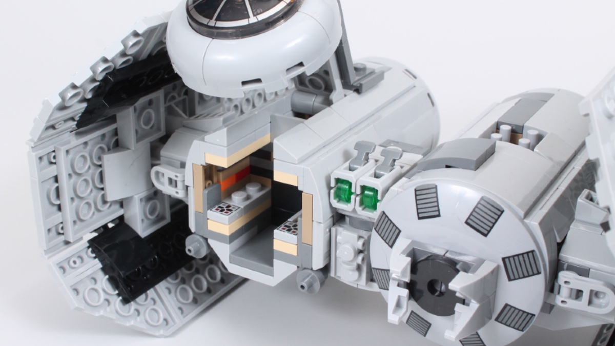LEGO Star Wars 75347 TIE Bomber cockpit open featured