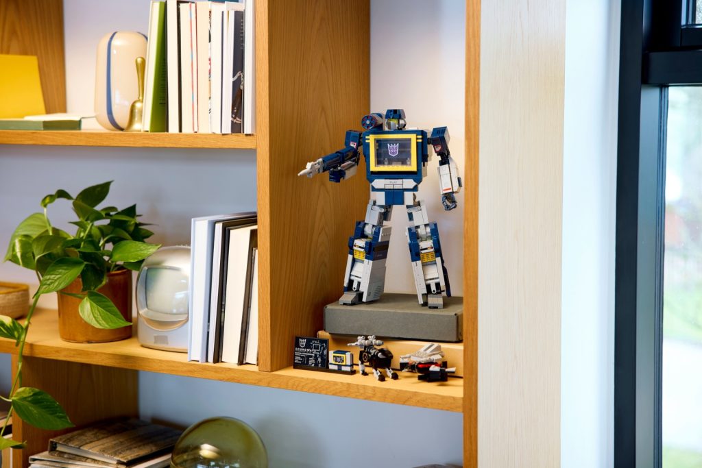LEGO Icons 10358 Transformers Soundwave 23 1024x683