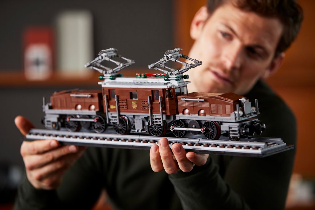 LEGO 10277 Crocodile Locomotive 32