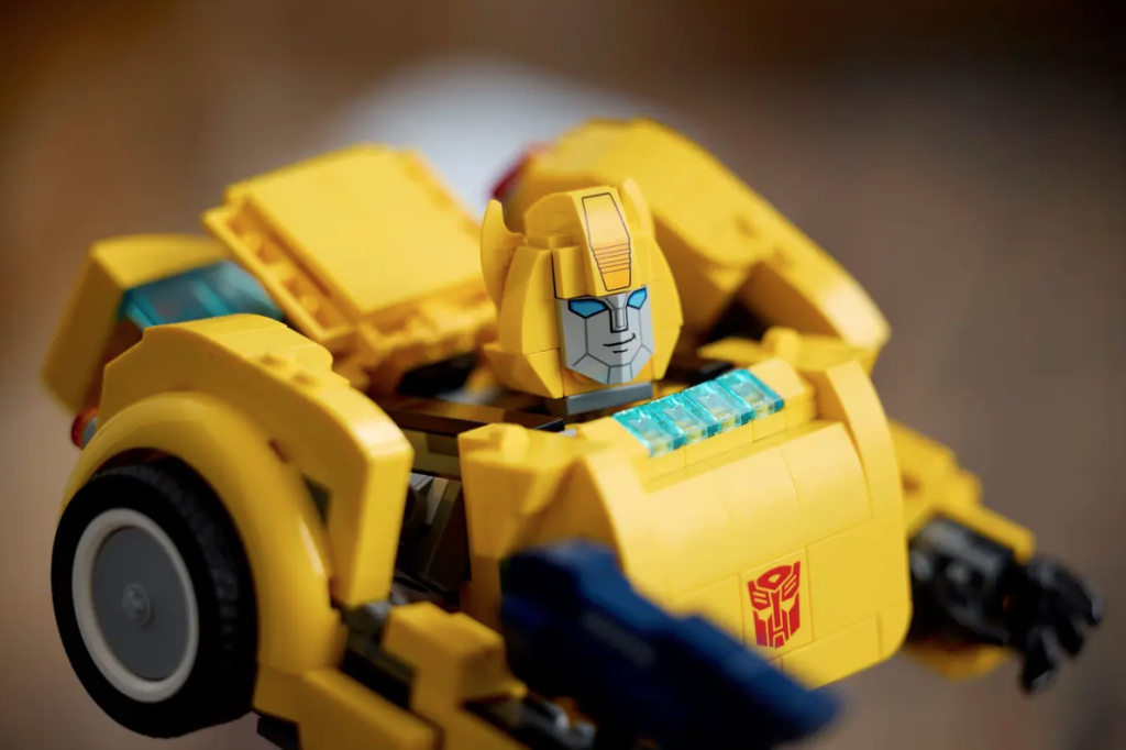 LEGO Icons 10338 Bumblebee face 1024x682